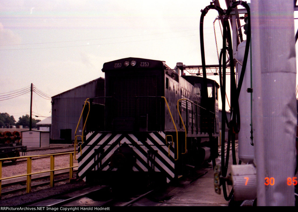 NS 2353 at the fuel racks in Glenwood Yard